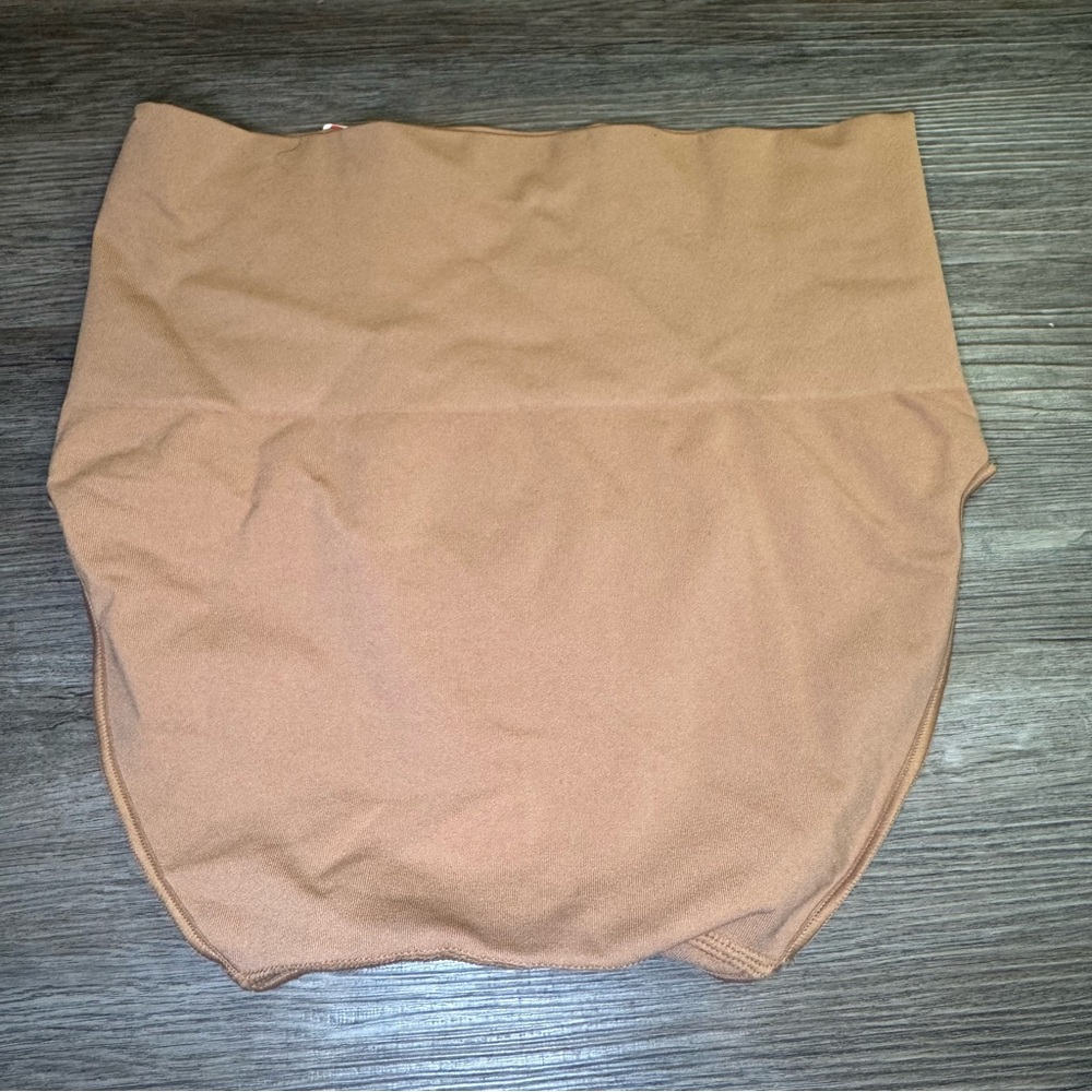 SPANX Everyday Shaping Brief Panties in Naked 3.0 - Picture 3 of 4